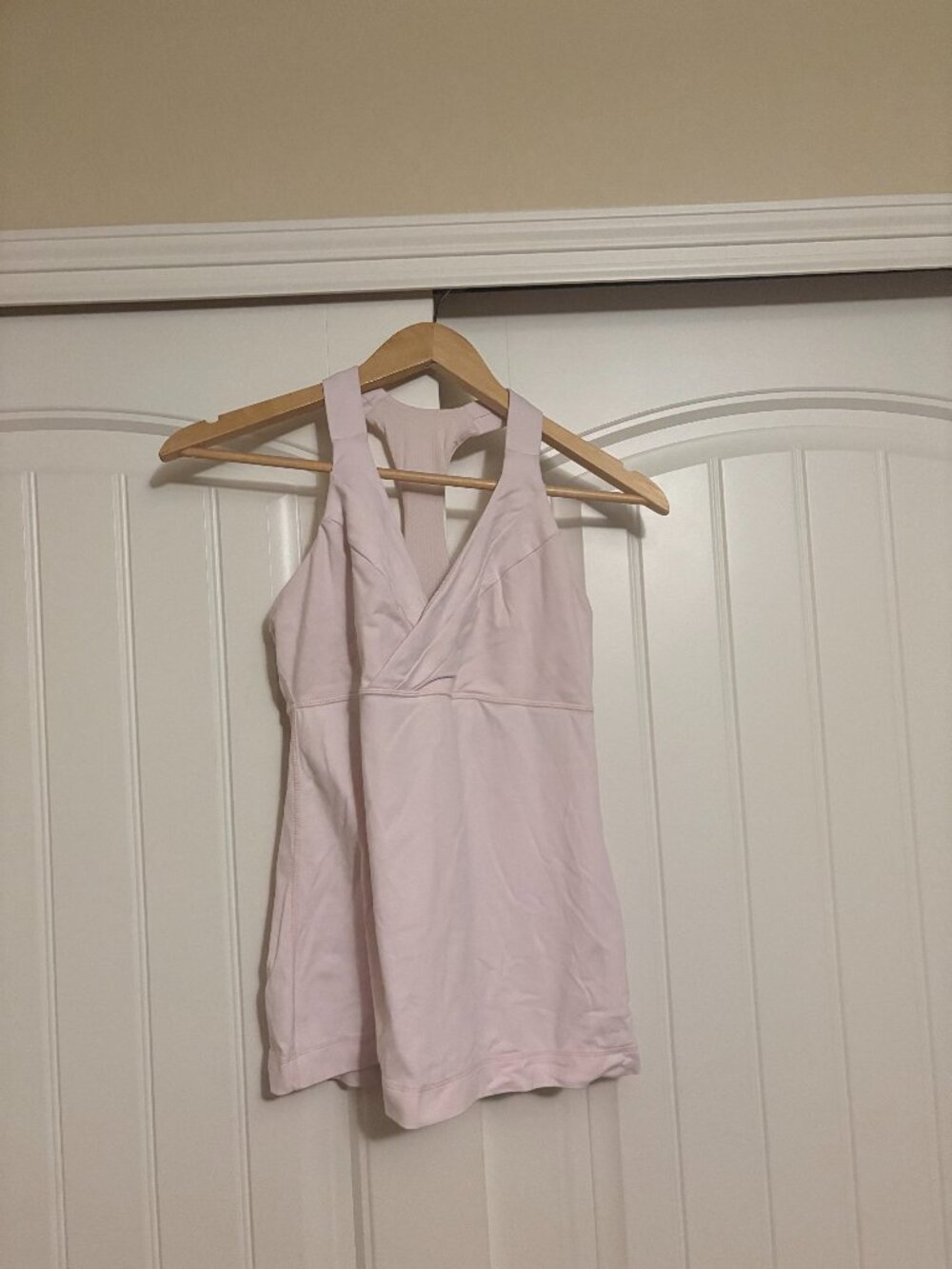 Lululemon Tank Top 8 Light Pink Built In Bra No Pads Racerback Criss Cross Front